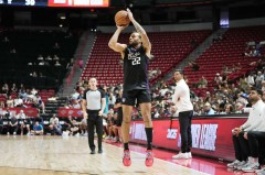 太阳队新赛季备战：布克谈冠军目标，球员信心满满迎接媒体日