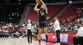 太阳队新赛季备战：布克谈冠军目标，球员信心满满迎接媒体日